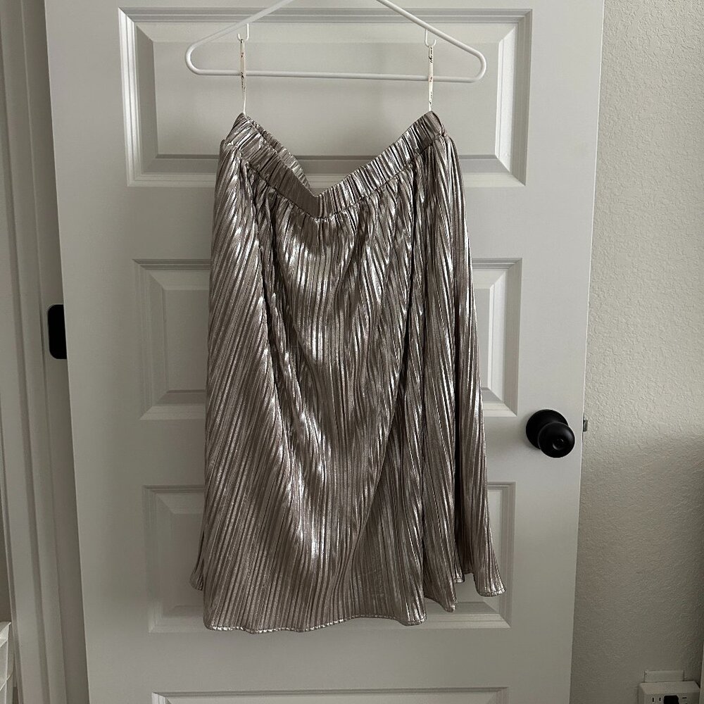 Metallic liquid gold pleated THML midi skirt XL NWOT.